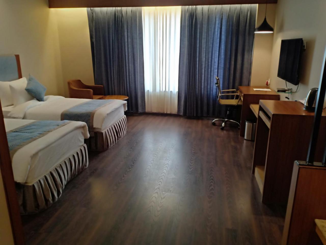 Pipul Padmaja Premium Hotel Bhubaneswar Exterior photo
