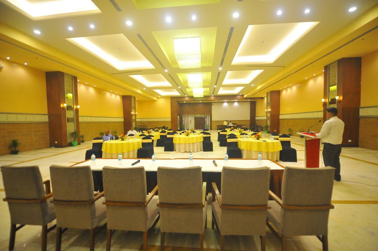 Pipul Padmaja Premium Hotel Bhubaneswar Exterior photo
