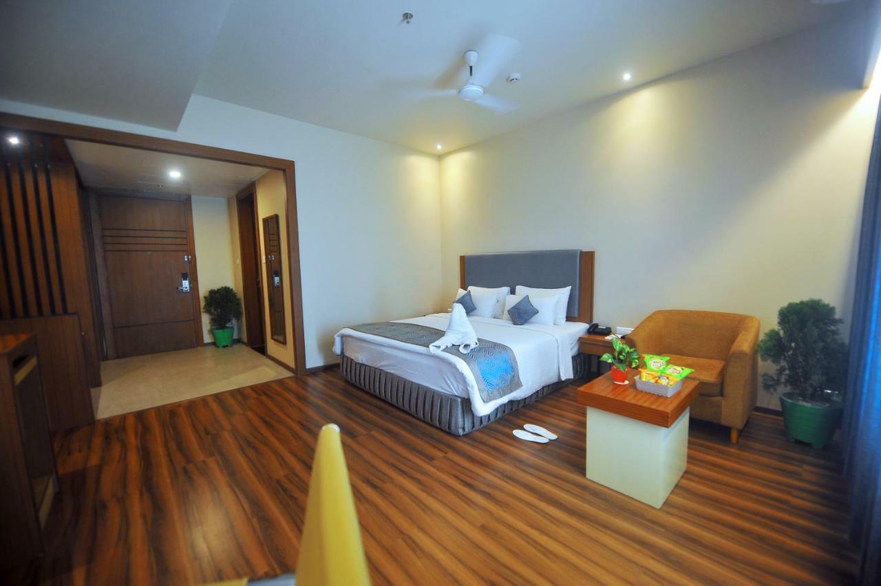 Pipul Padmaja Premium Hotel Bhubaneswar Exterior photo