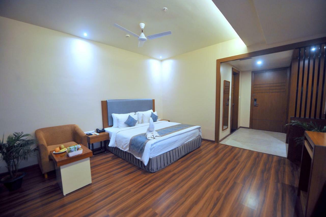 Pipul Padmaja Premium Hotel Bhubaneswar Exterior photo